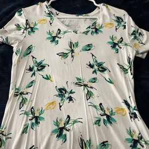 Womens v neck T shirt